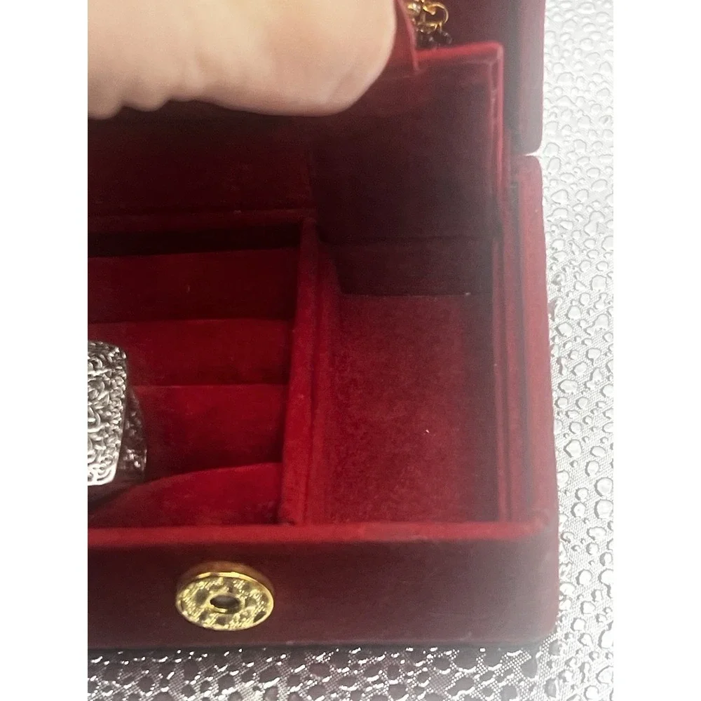 Red‎ velvet Travel Jewelry Box W/ A Fashion Ring Sz 7.5 & 2 Pairs Vtg Earrings